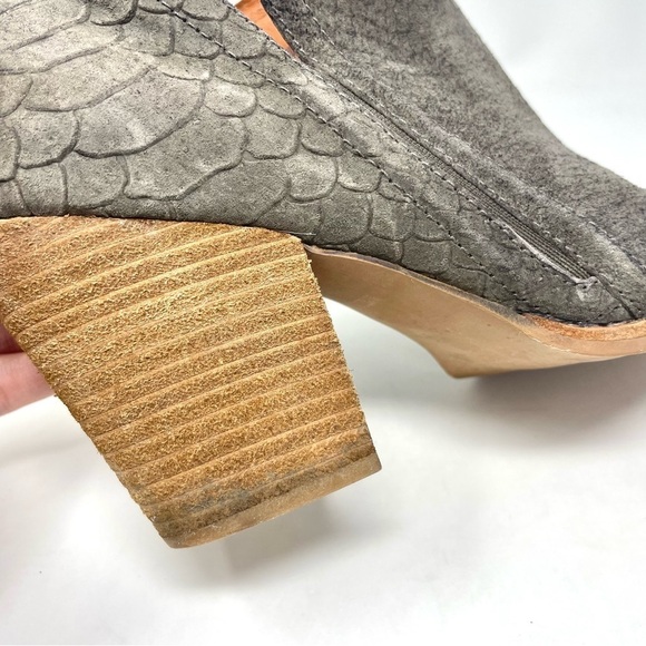 Jeffrey Campbell Rosalee Taupe Snake Embossed Leather Ankle Boots Size 8.5 - Picture 11 of 12